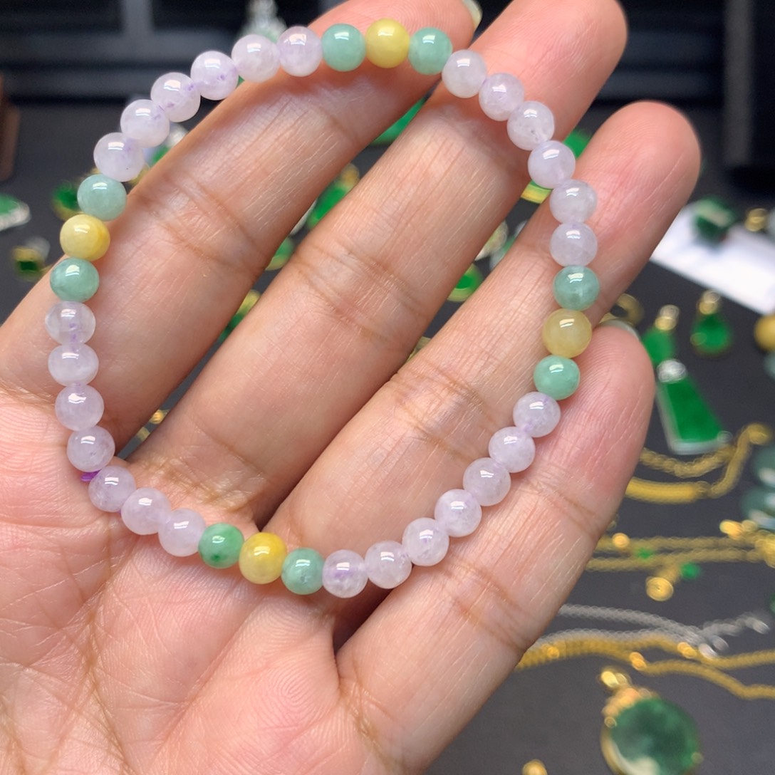 翡翠未镶嵌颈饰有纹