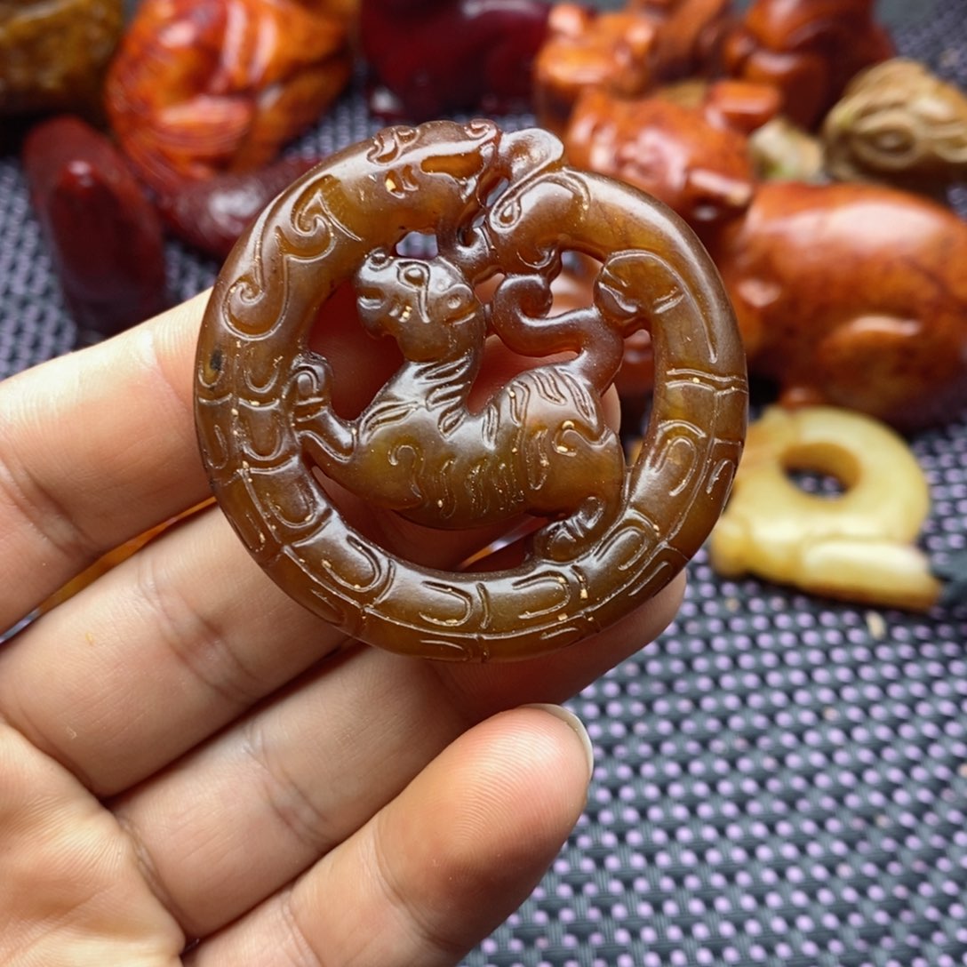 蛇纹石玉颈饰未镶嵌