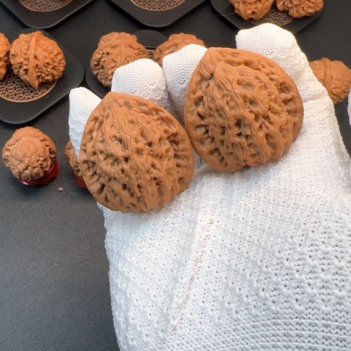 文玩核桃吊坠金公子