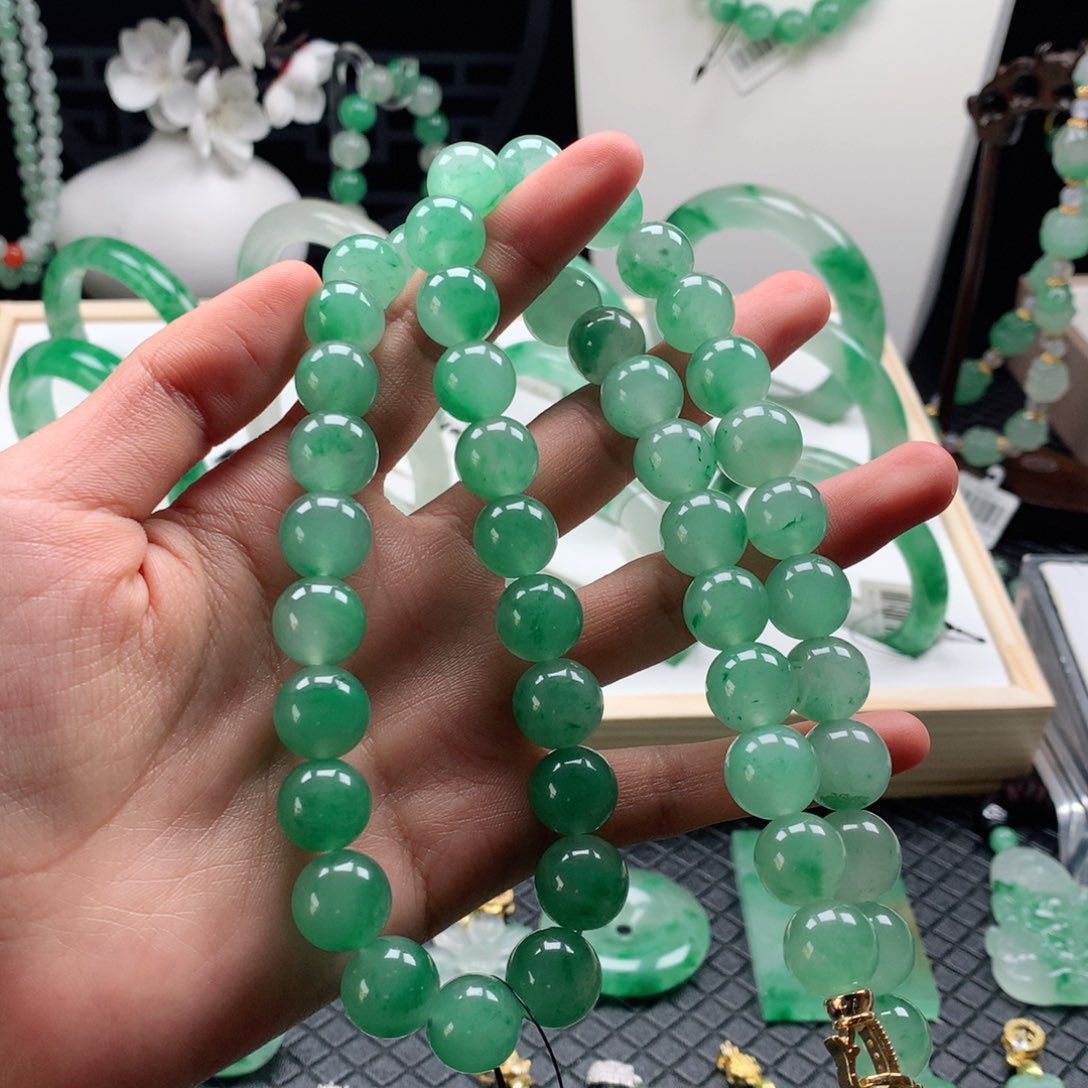 石英质玉未镶嵌颈饰