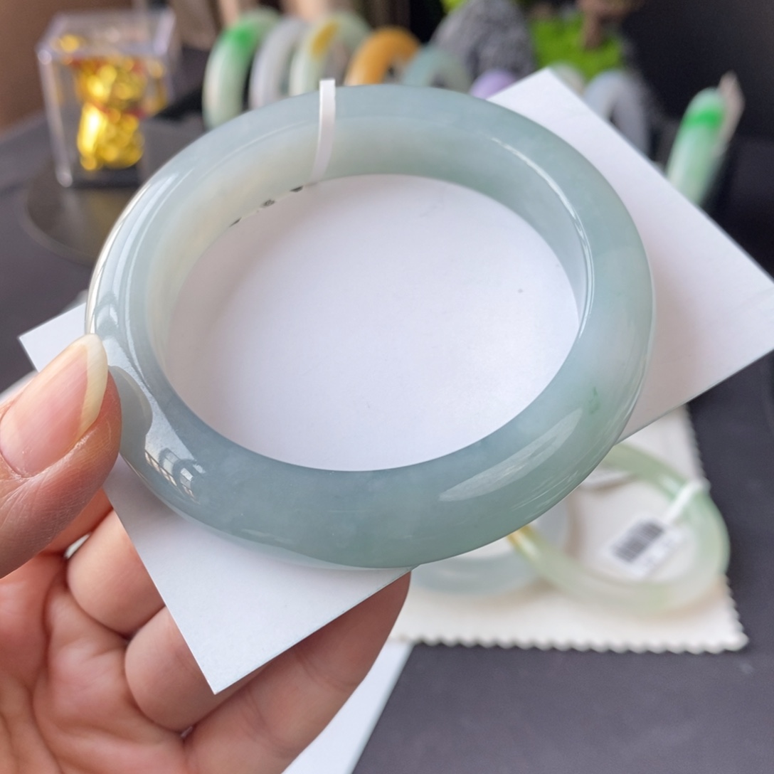 翡翠未镶嵌手镯厚装豆绿55.6