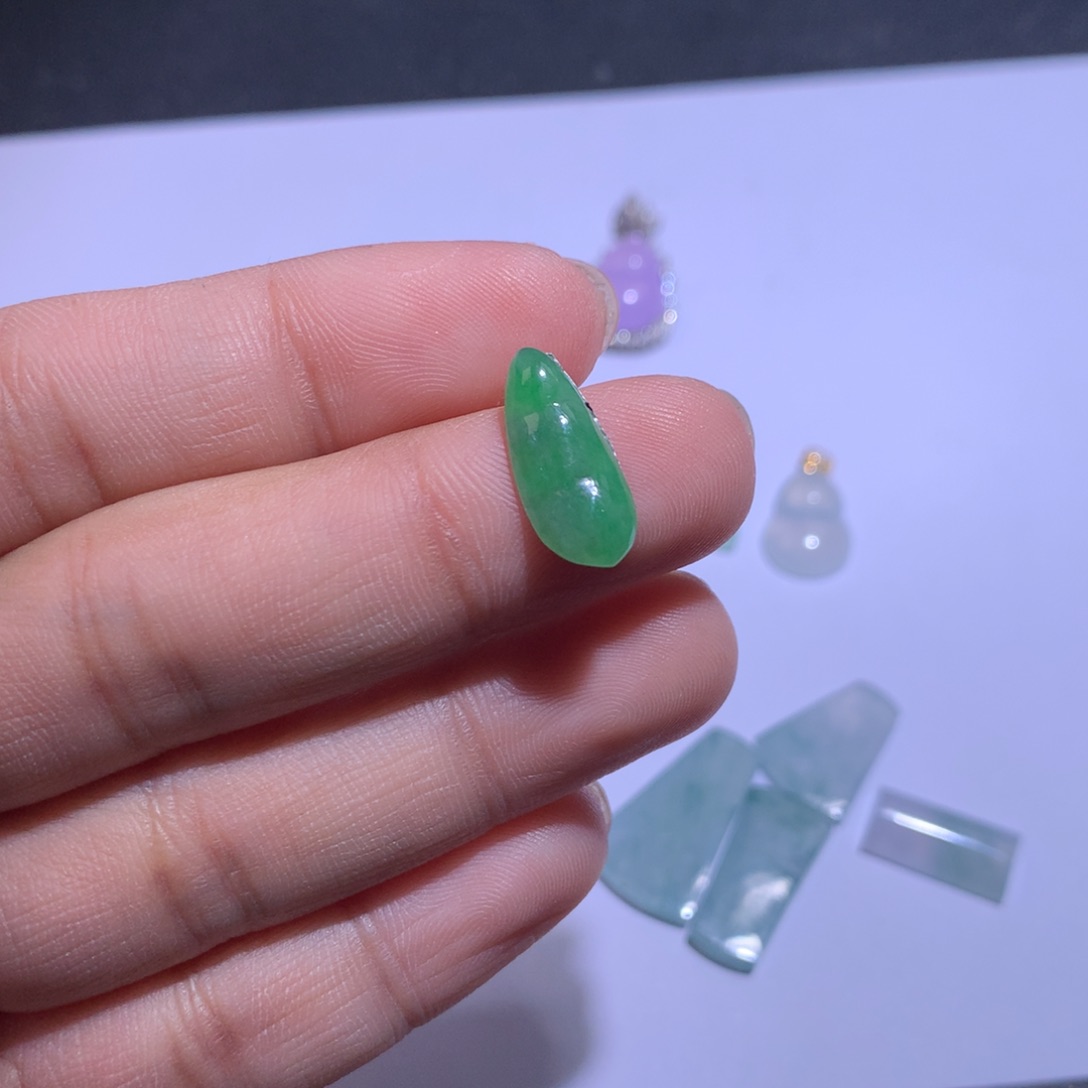 翡翠颈饰未镶嵌豆