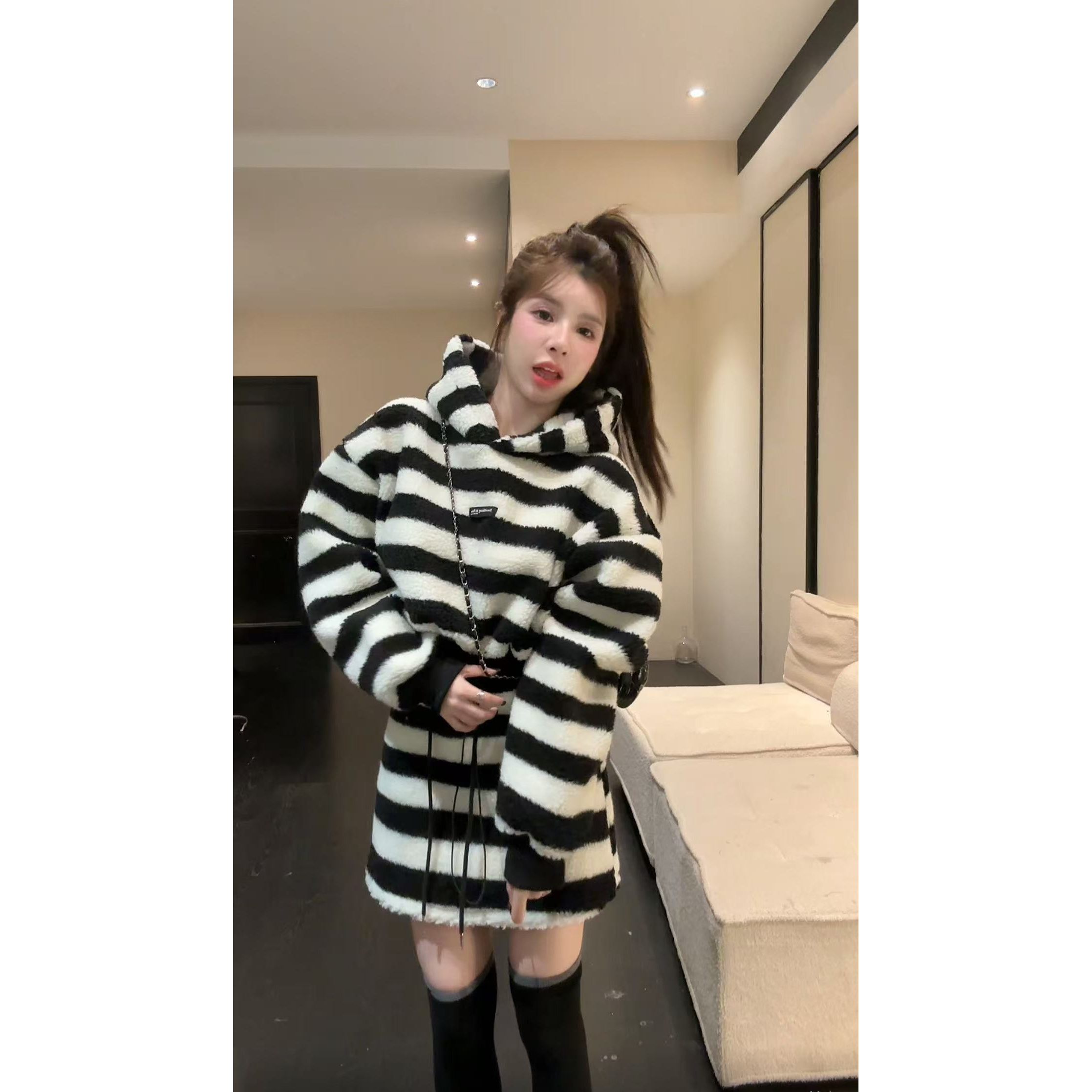 【HuiHui】韩版羊羔毛连帽时尚套装百搭小众休闲运动（L0338）