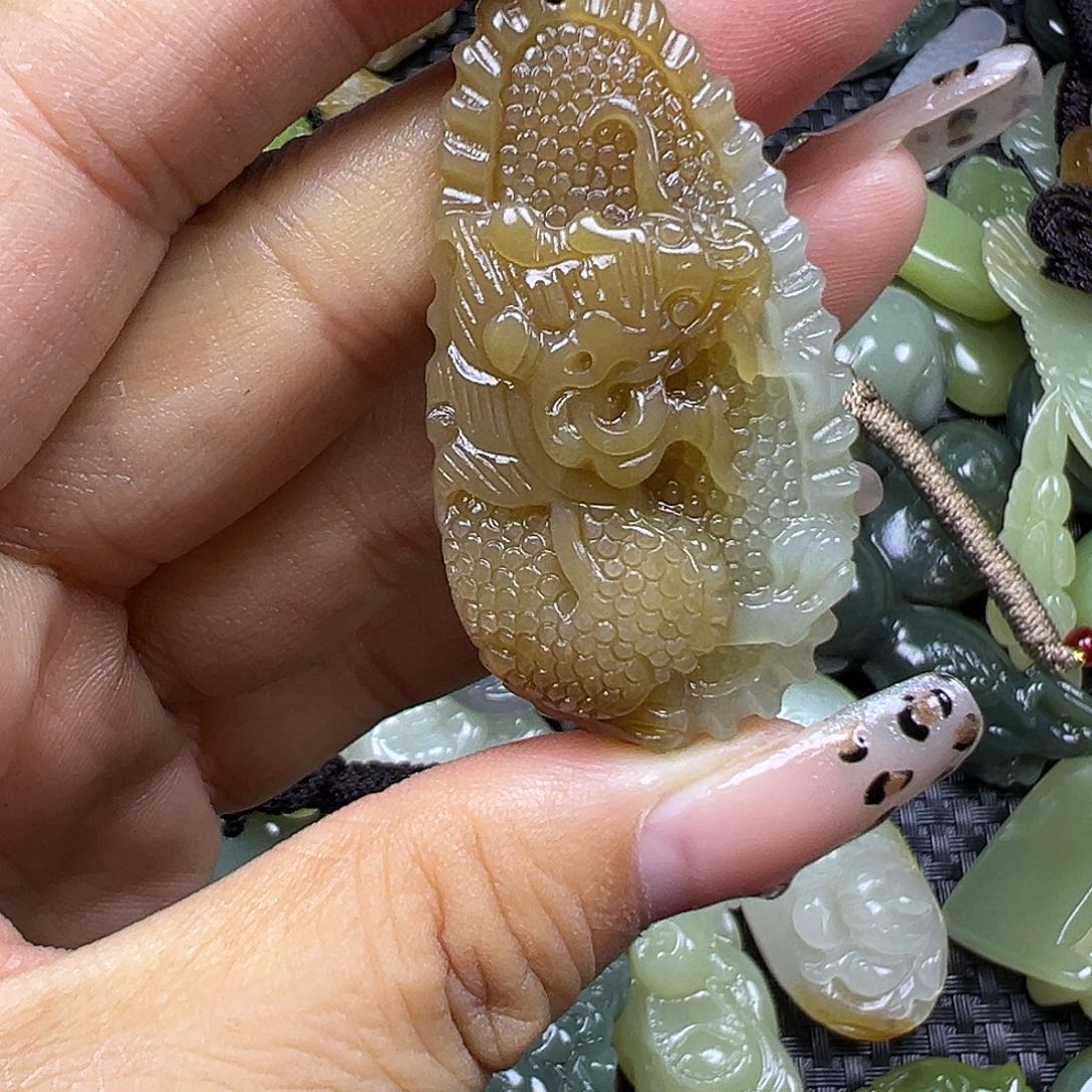 颈饰未镶嵌和田玉