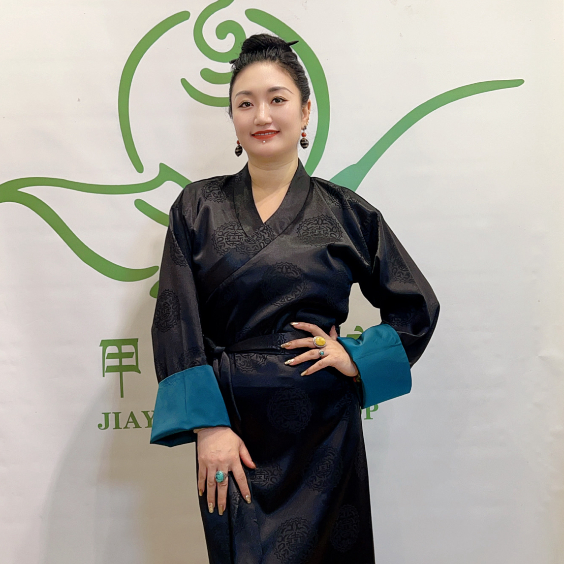 新款时尚百搭 显瘦西藏服 民族服装