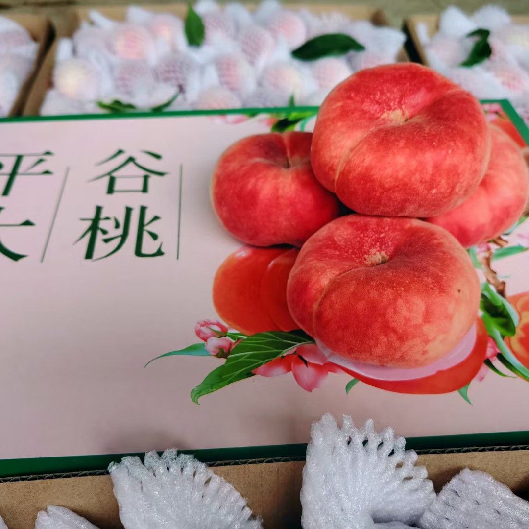 平谷头茬红盘桃脆甜，软多汁北京市