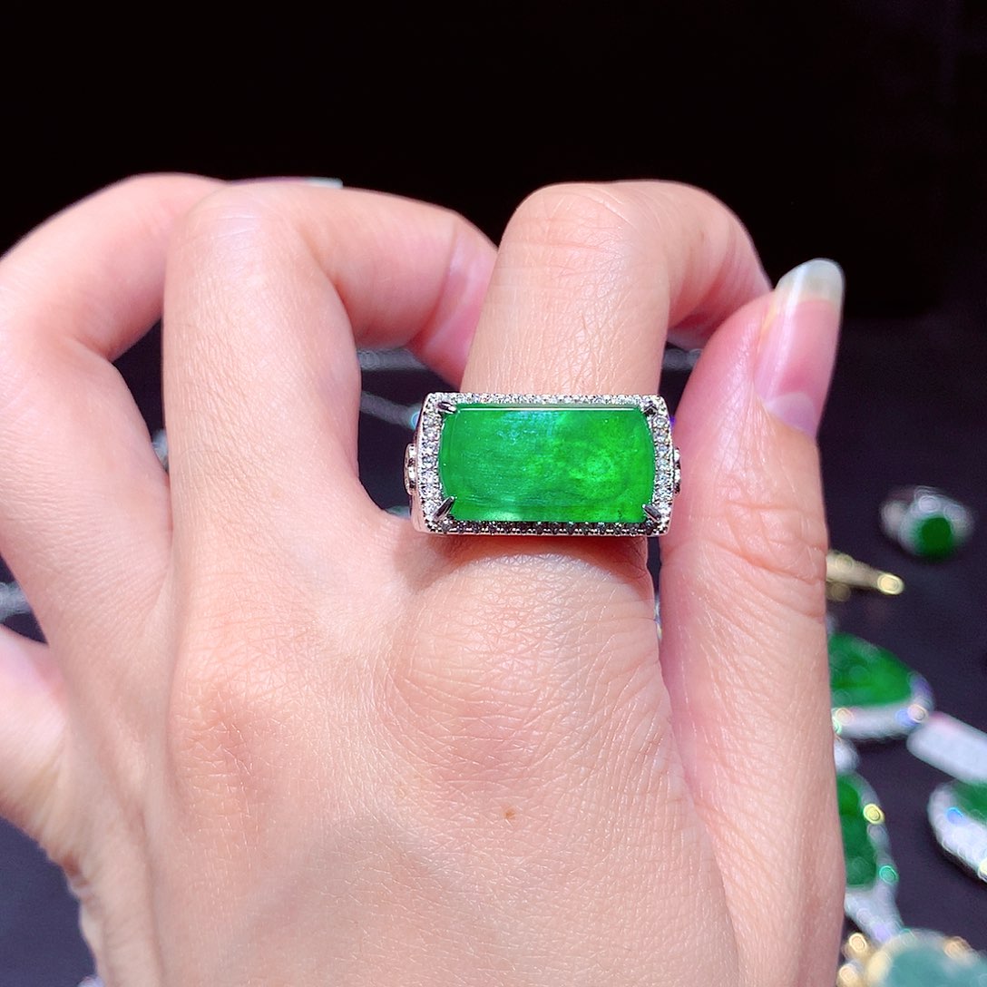 【闪购商品】翡翠吊坠(不含链)未镶嵌