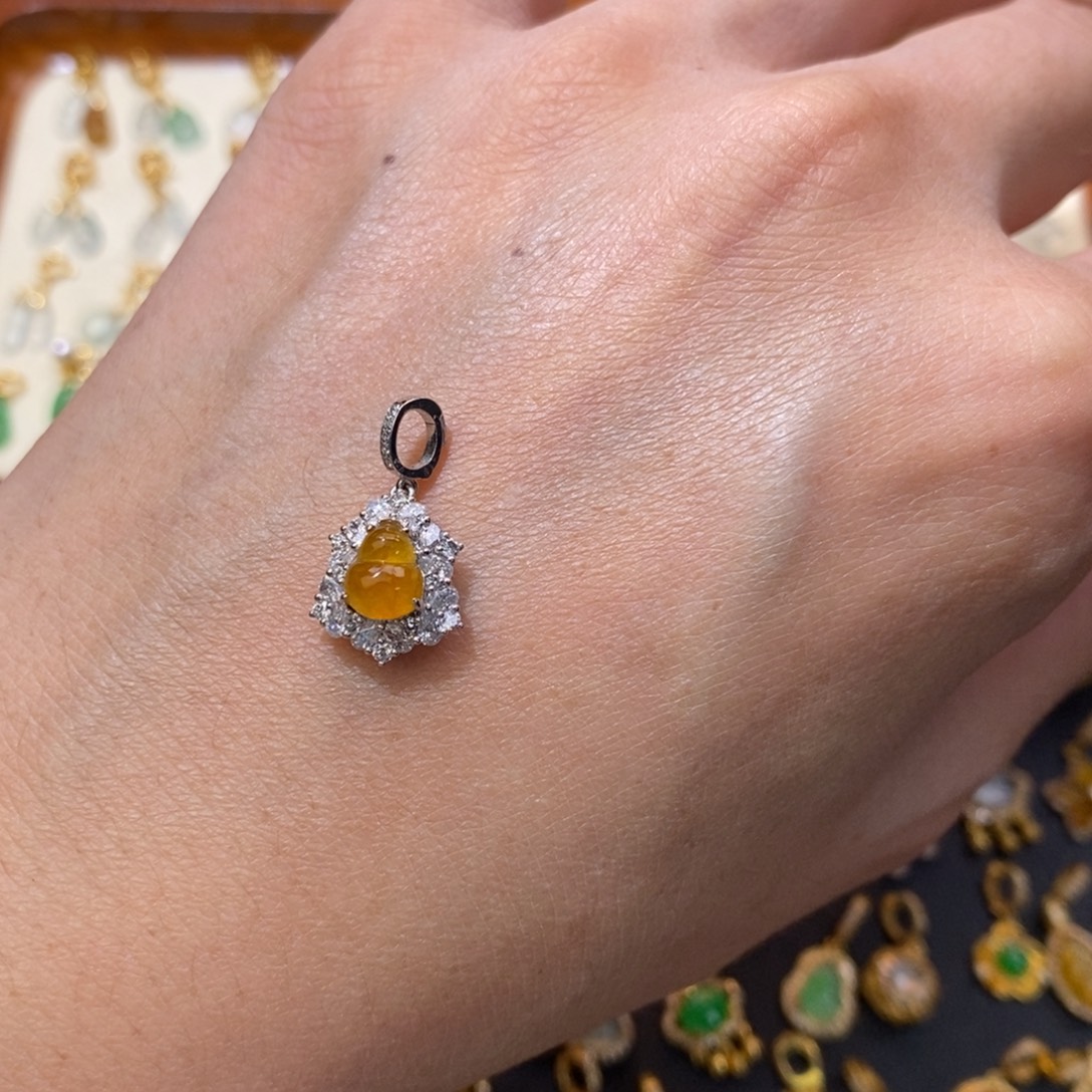 晚***翡翠18K金镶嵌颈饰翡翠