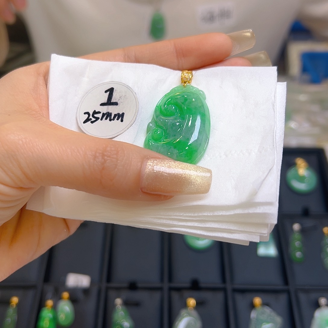 翡翠颈饰18K金镶嵌翡翠