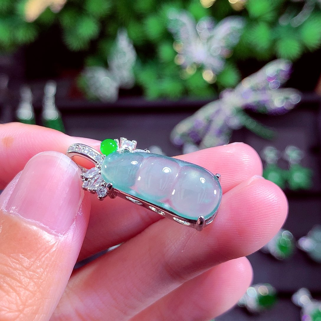 颈饰未镶嵌翡翠天然