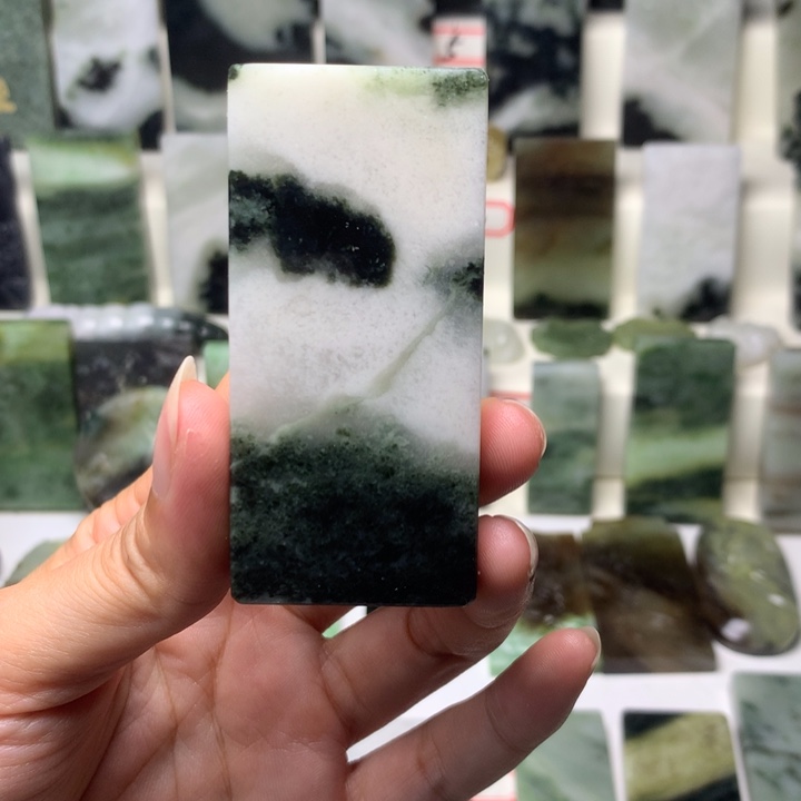 独山玉未镶嵌颈饰