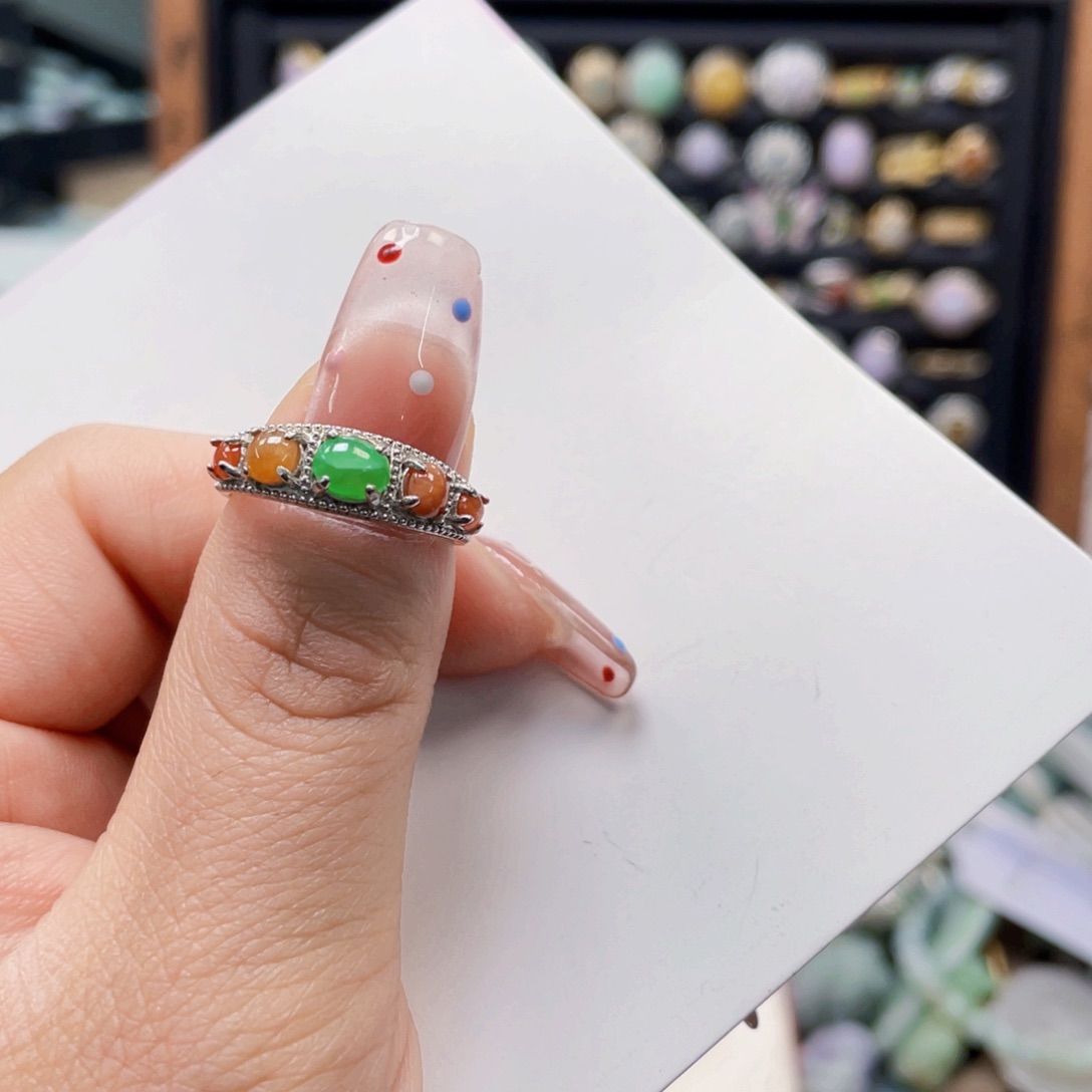 翡翠颈饰未镶嵌天然翡翠Ａ货