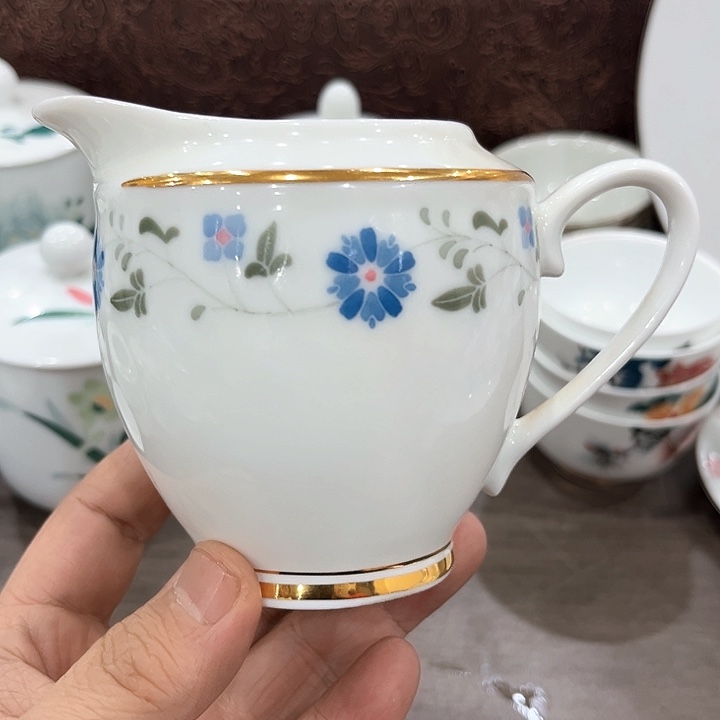 釉下五彩的瓷器和瓷器等