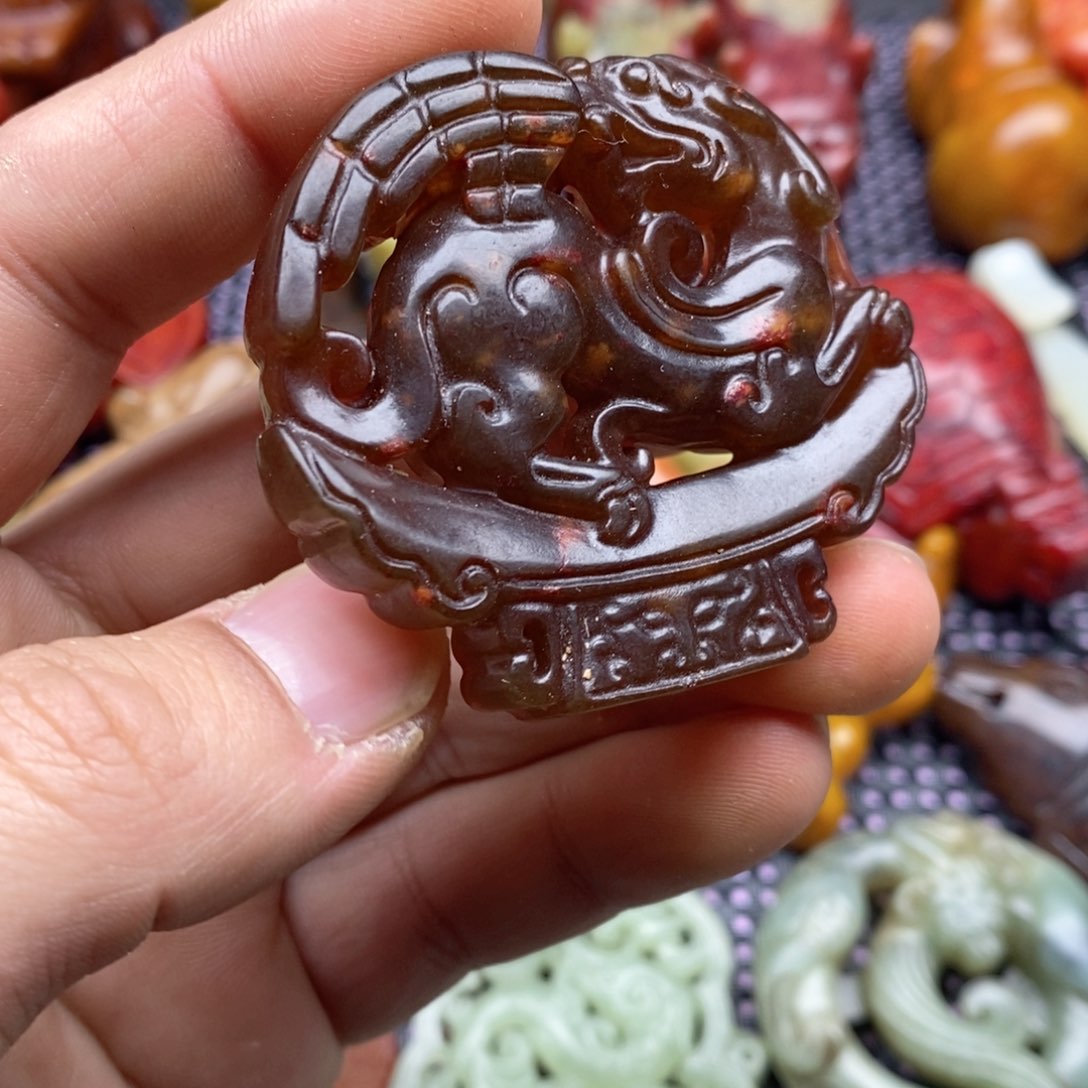 蛇纹石玉颈饰未镶嵌