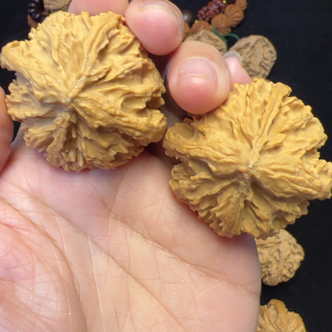 文玩核桃把件秦岭野生文玩核桃