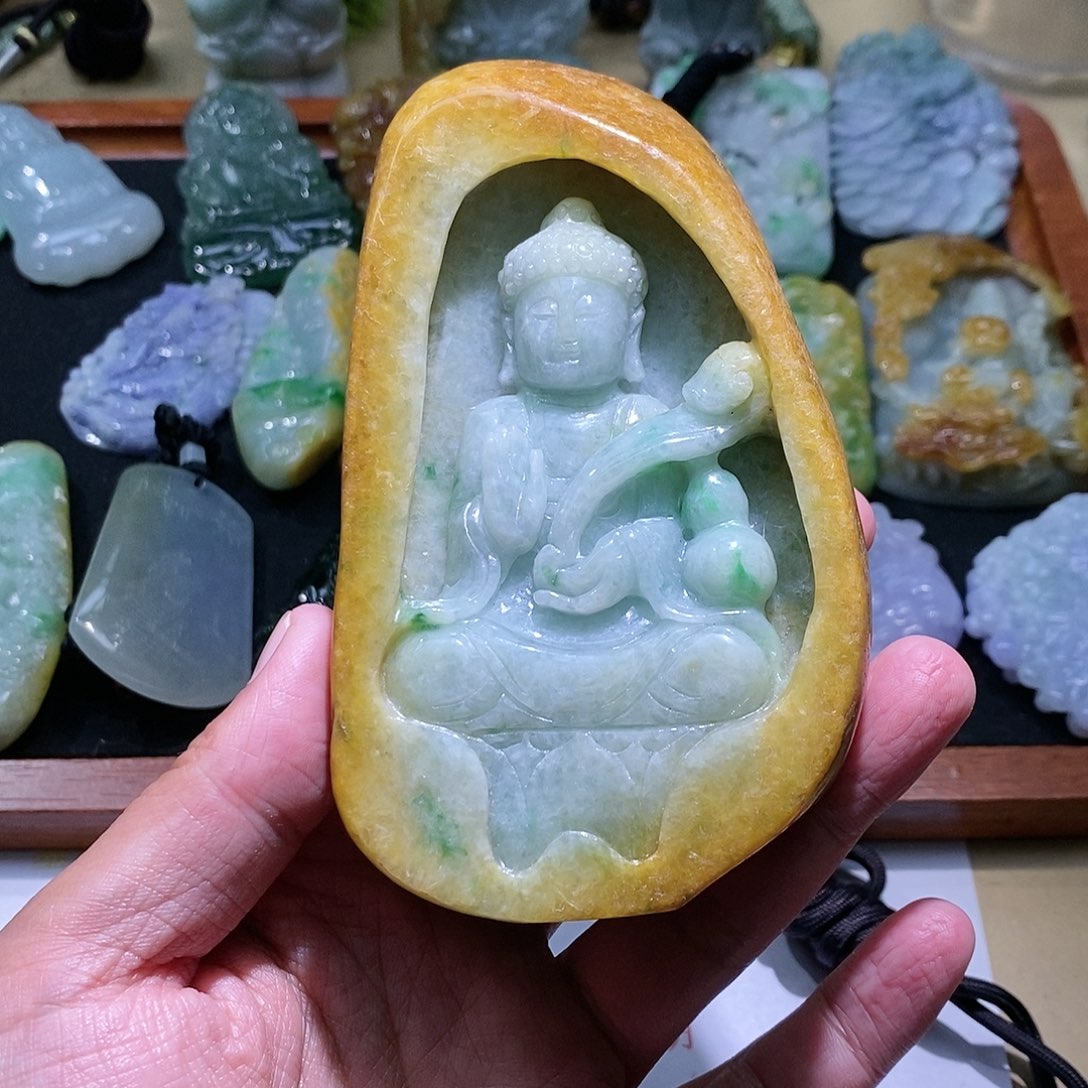 【闪购商品】翡翠颈饰未镶嵌阿咪，摆件