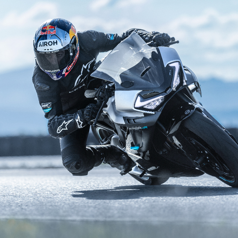 Cfmoto 春风 675SR R 仿赛 摩托车