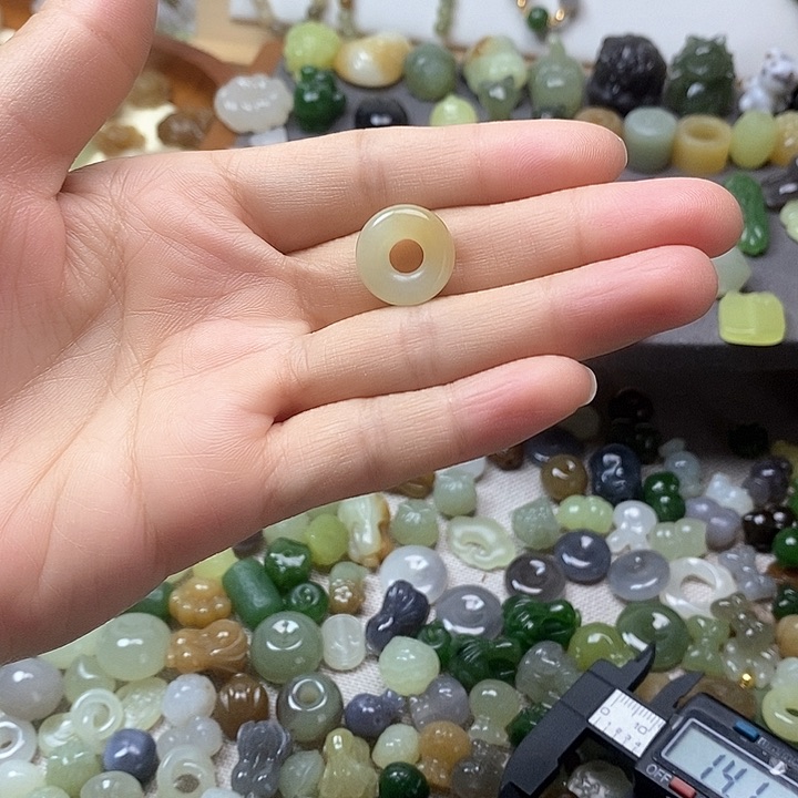 未镶嵌和田玉挂件甜甜圈