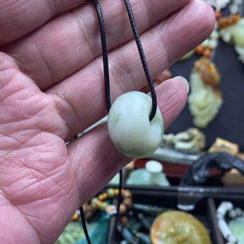 【闪购商品】蛇纹石玉吊坠未镶嵌