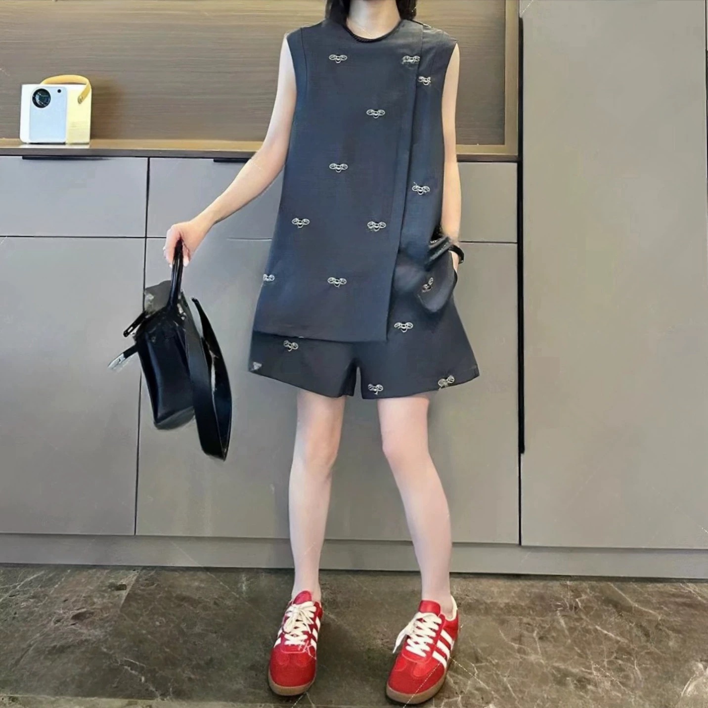 小蜜蜂高品质刺绣无袖衬衫上衣➕短裤 两件套女夏静奢风清凉两件套