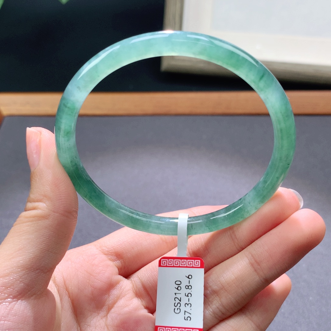 翡翠手镯未镶嵌天然翡翠手镯