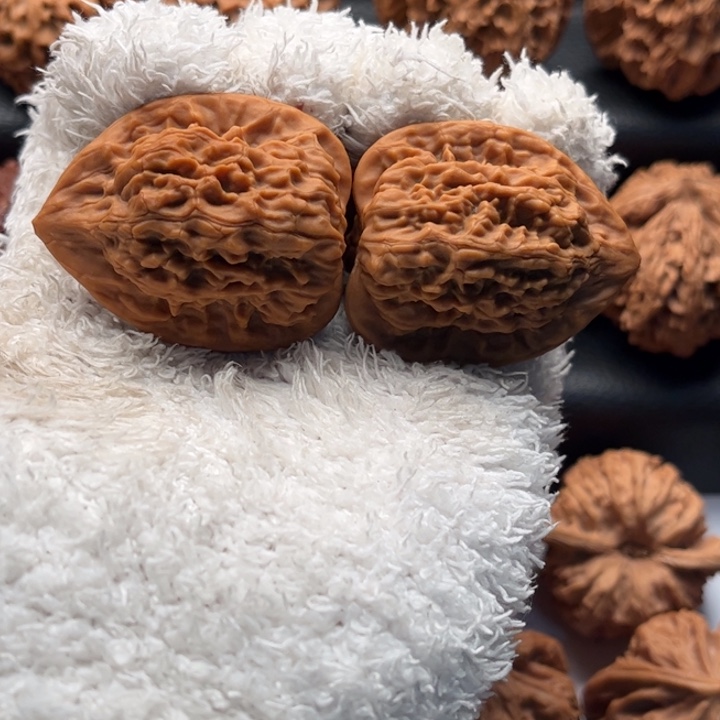 s***佳文玩核桃把件秦鸡