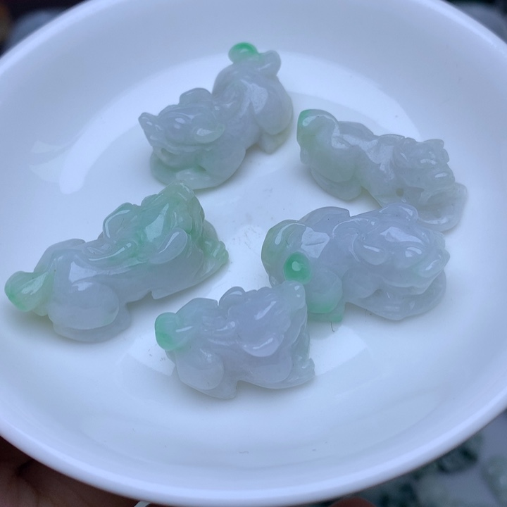 翡翠散珠冰手工貔貅1个