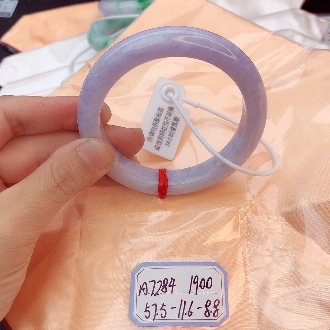 翡翠手镯未镶嵌翡翠