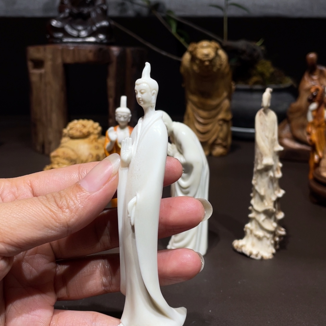 球***6香榧木鹿角雕刻北魏佛摆件