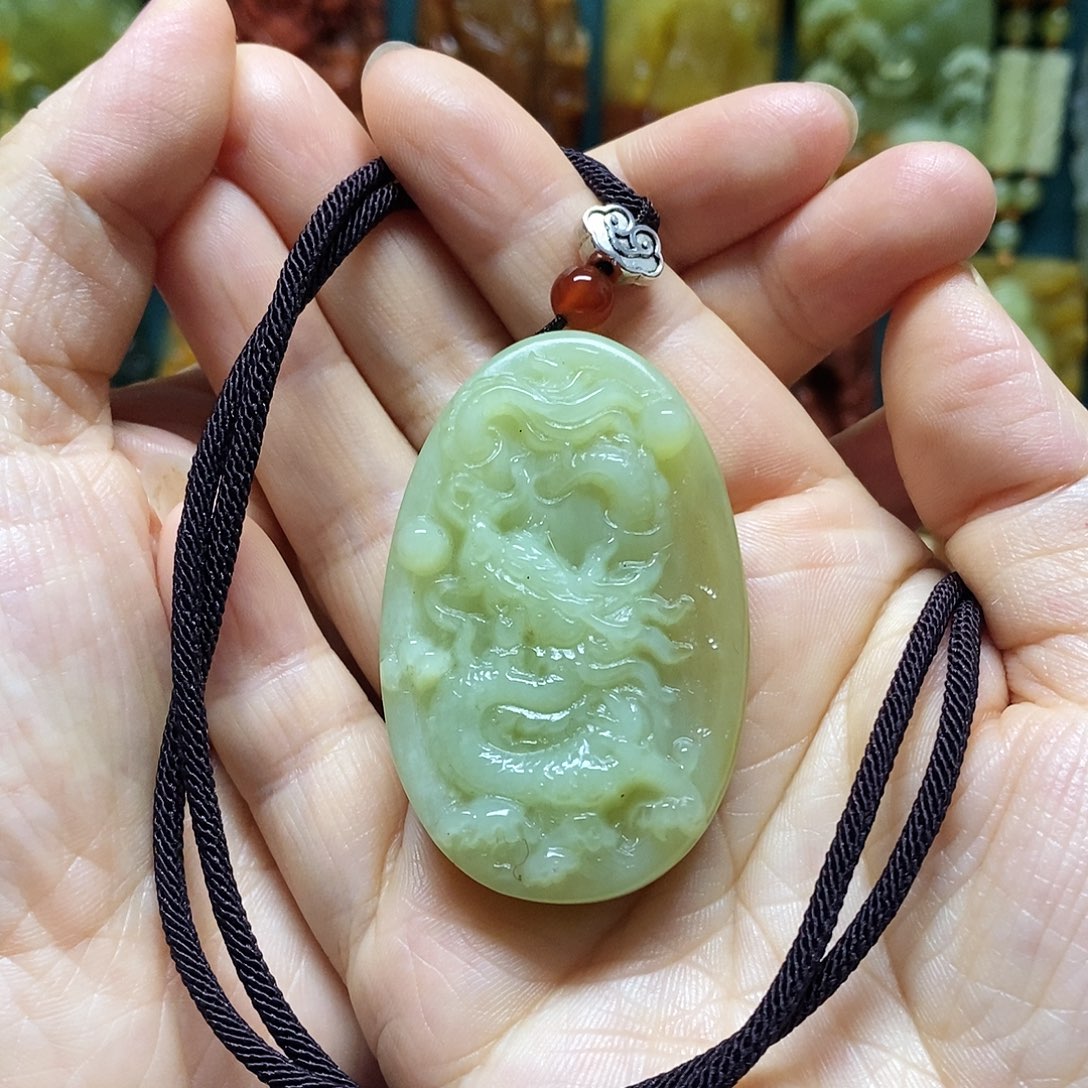 岫玉未镶嵌吊坠(赠链)