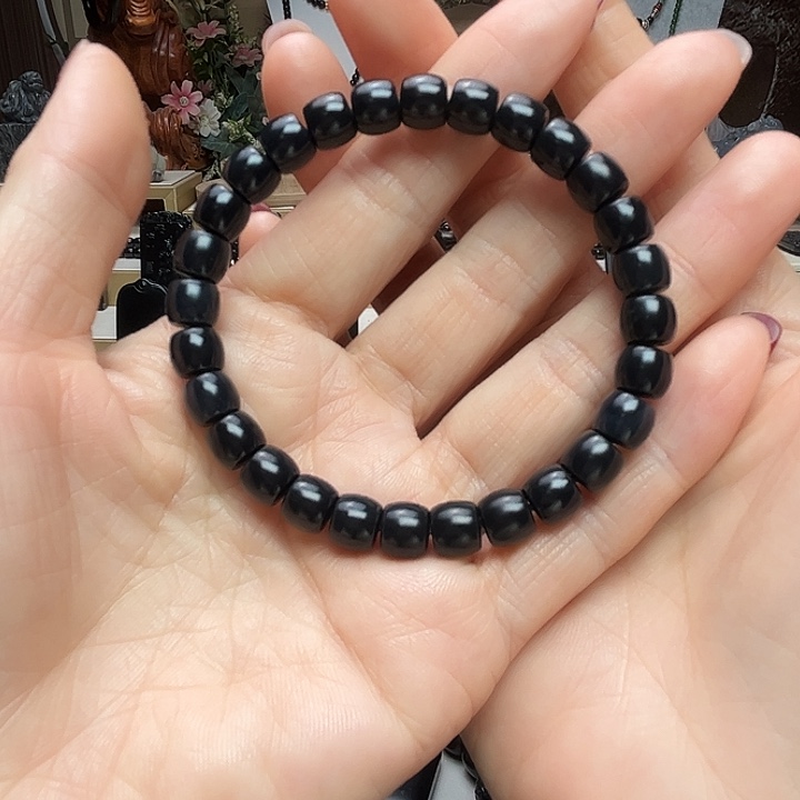 和田玉（墨玉）未镶嵌颈饰卡8直切高羊脂