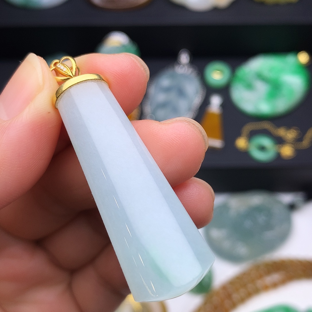 翡翠18K金镶嵌颈饰特别福利