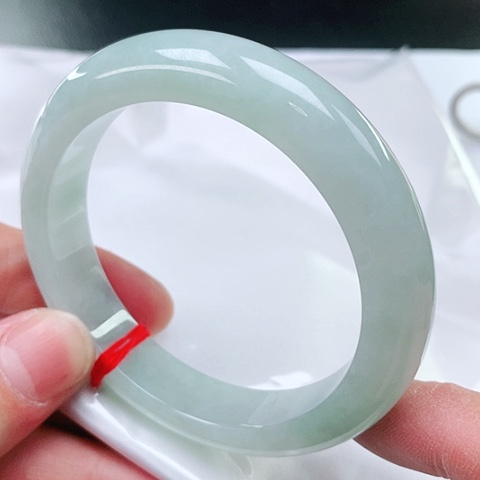 翡翠手镯未镶嵌翡翠手镯未镶嵌