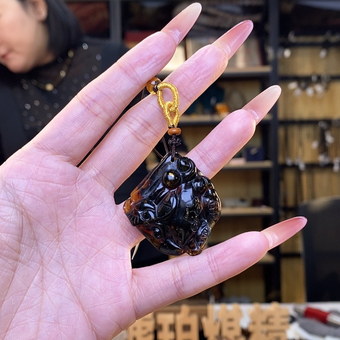 琥珀裸石未镶嵌抚顺琥珀