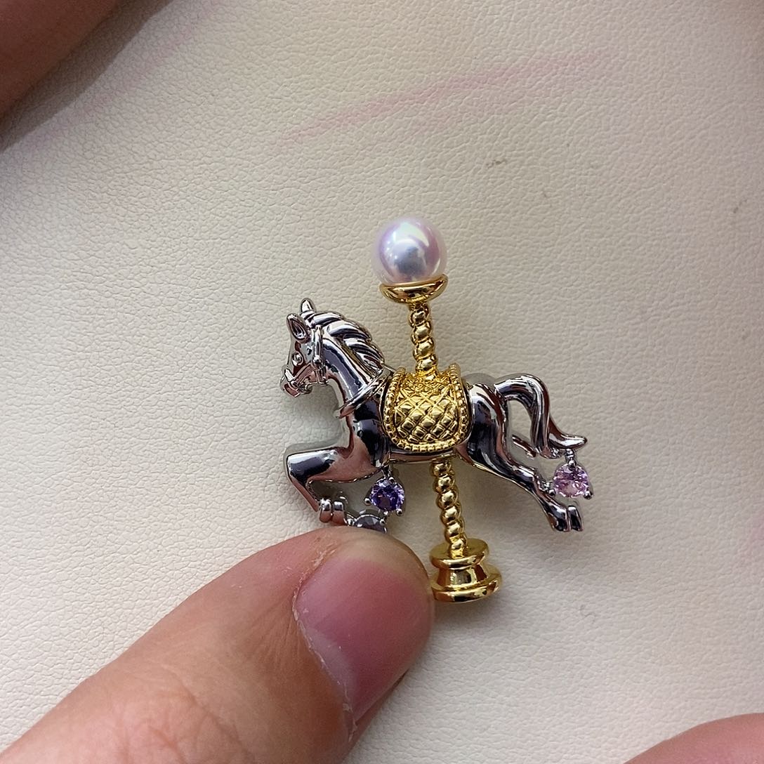 合金胸针淡水珍珠