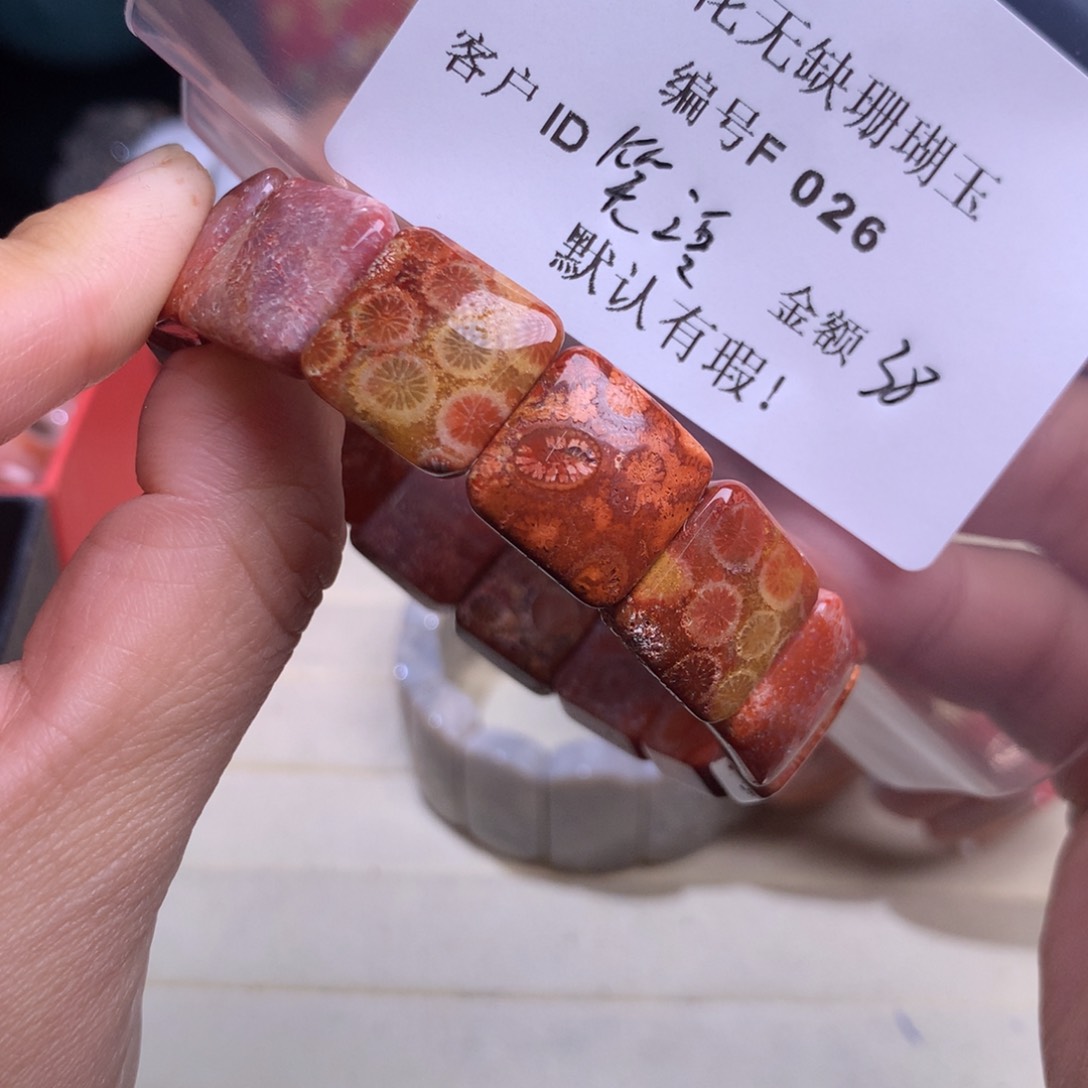 硅化玉手镯未镶嵌笑****度