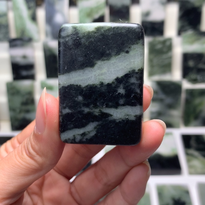 独山玉颈饰未镶嵌