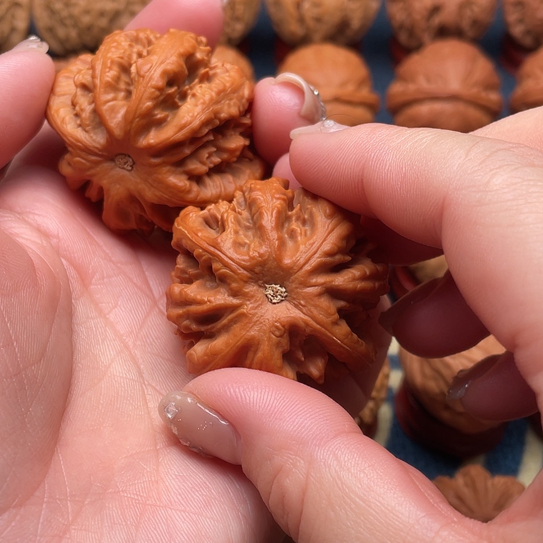 C***Y文玩核桃把件精品手捻