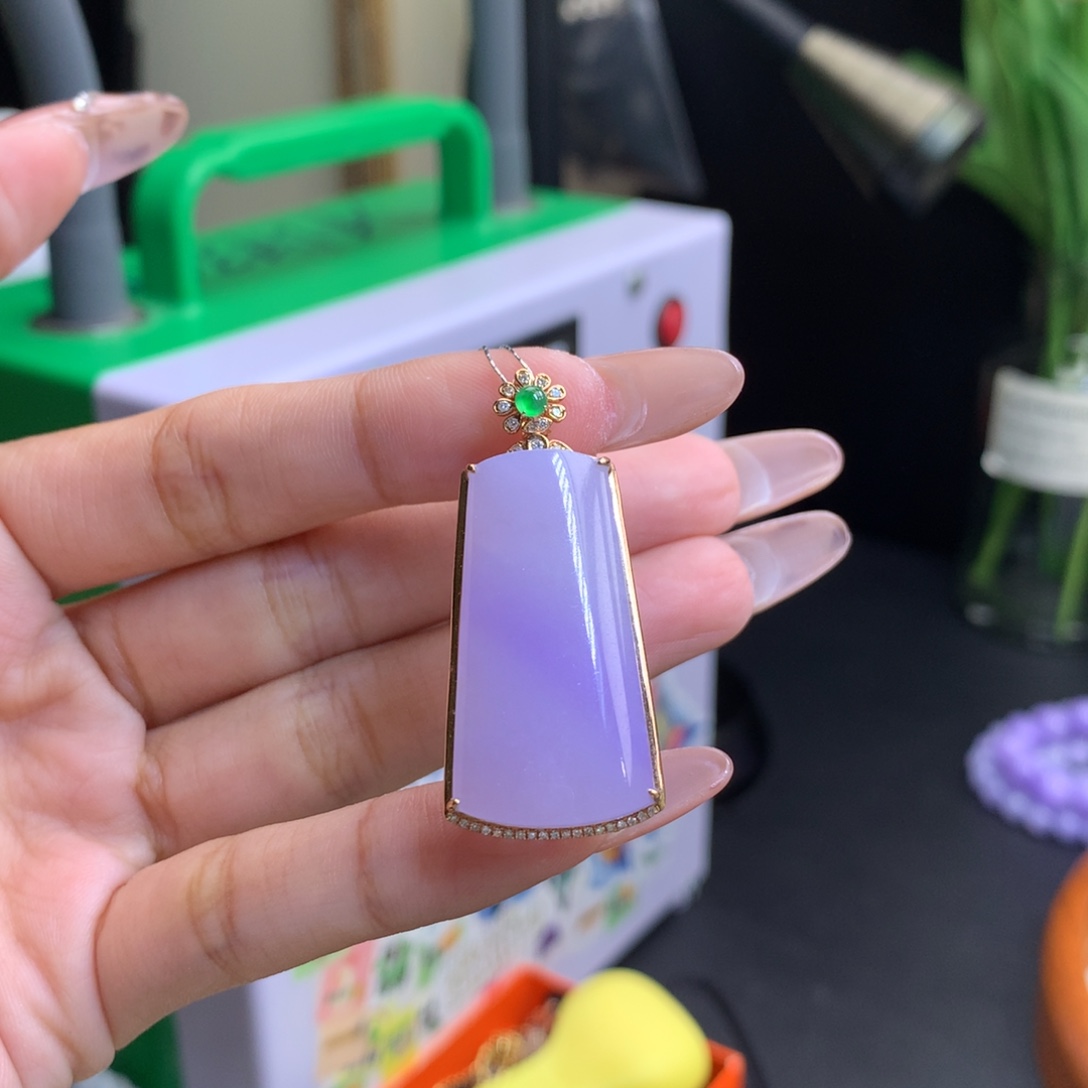 翡翠18K金镶嵌颈饰