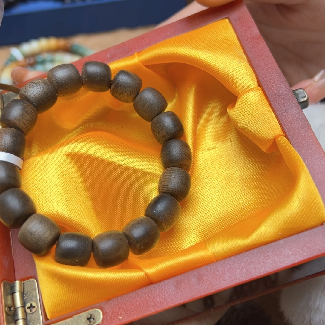 大叶紫檀（黑酸枝木类）