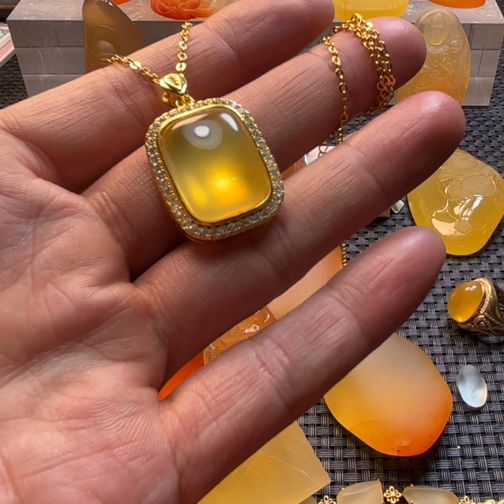 钢***侠石英质玉未镶嵌旦面