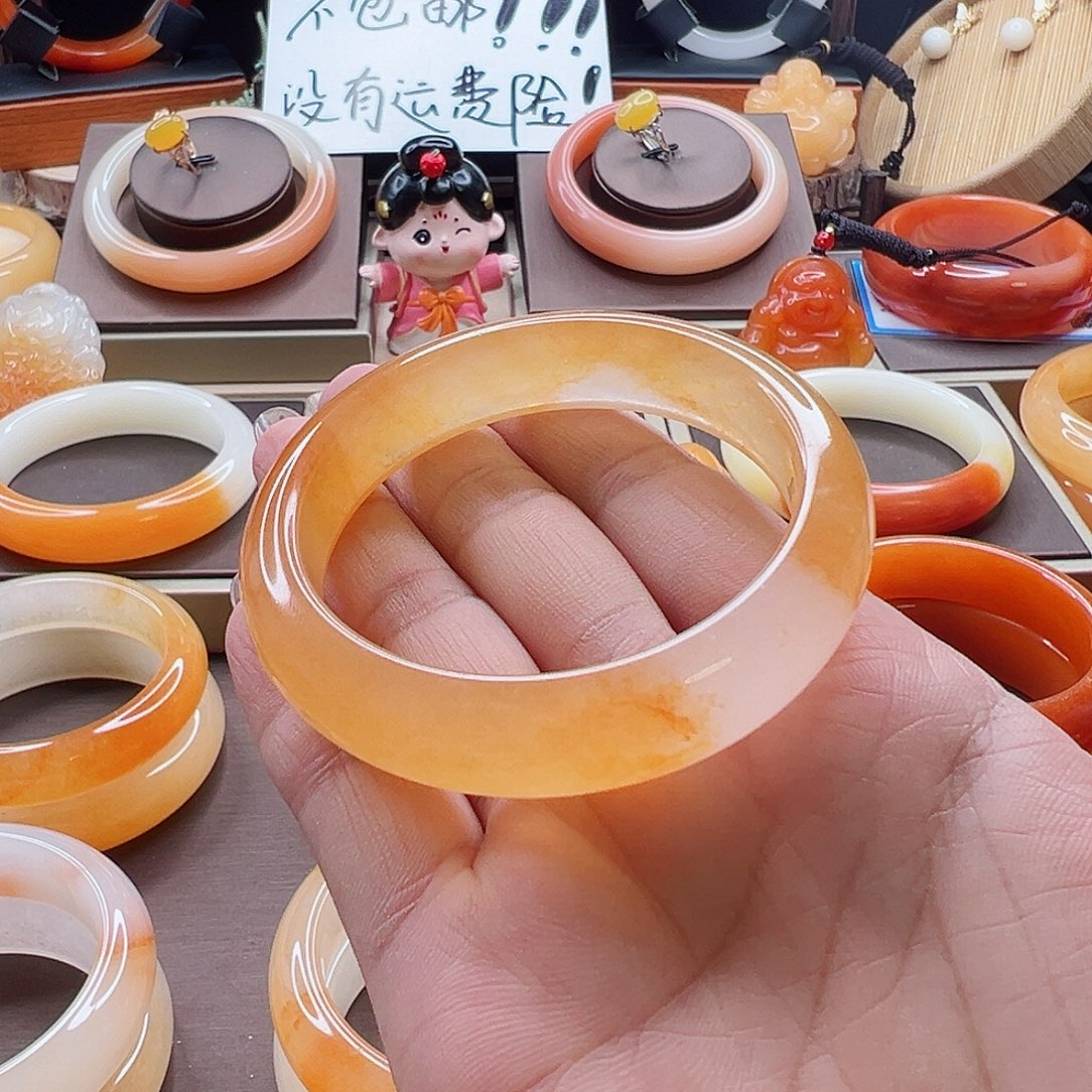 未镶嵌石英质玉（黄龙玉）手镯包容福利55