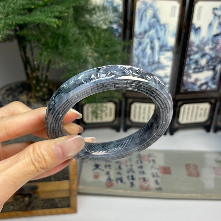 59.6老种乌鸡飘绿复古龙凤呈祥方镯 天然翡翠A货手镯