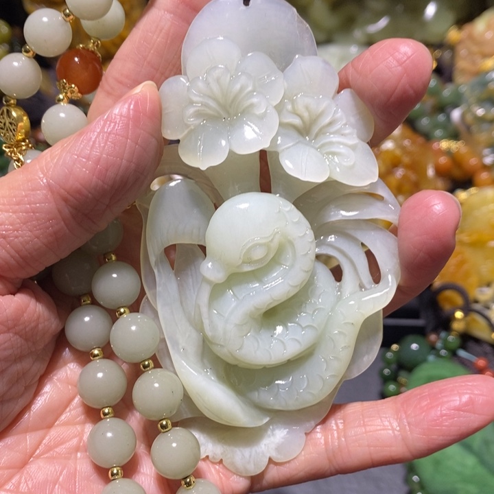 蛇纹石玉岫玉吊坠未镶嵌