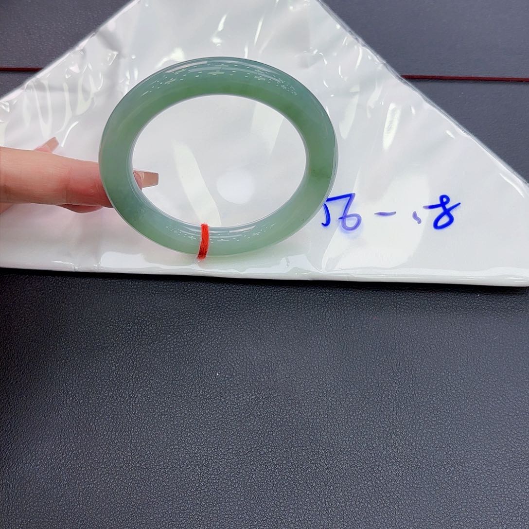 翡翠手镯未镶嵌手镯