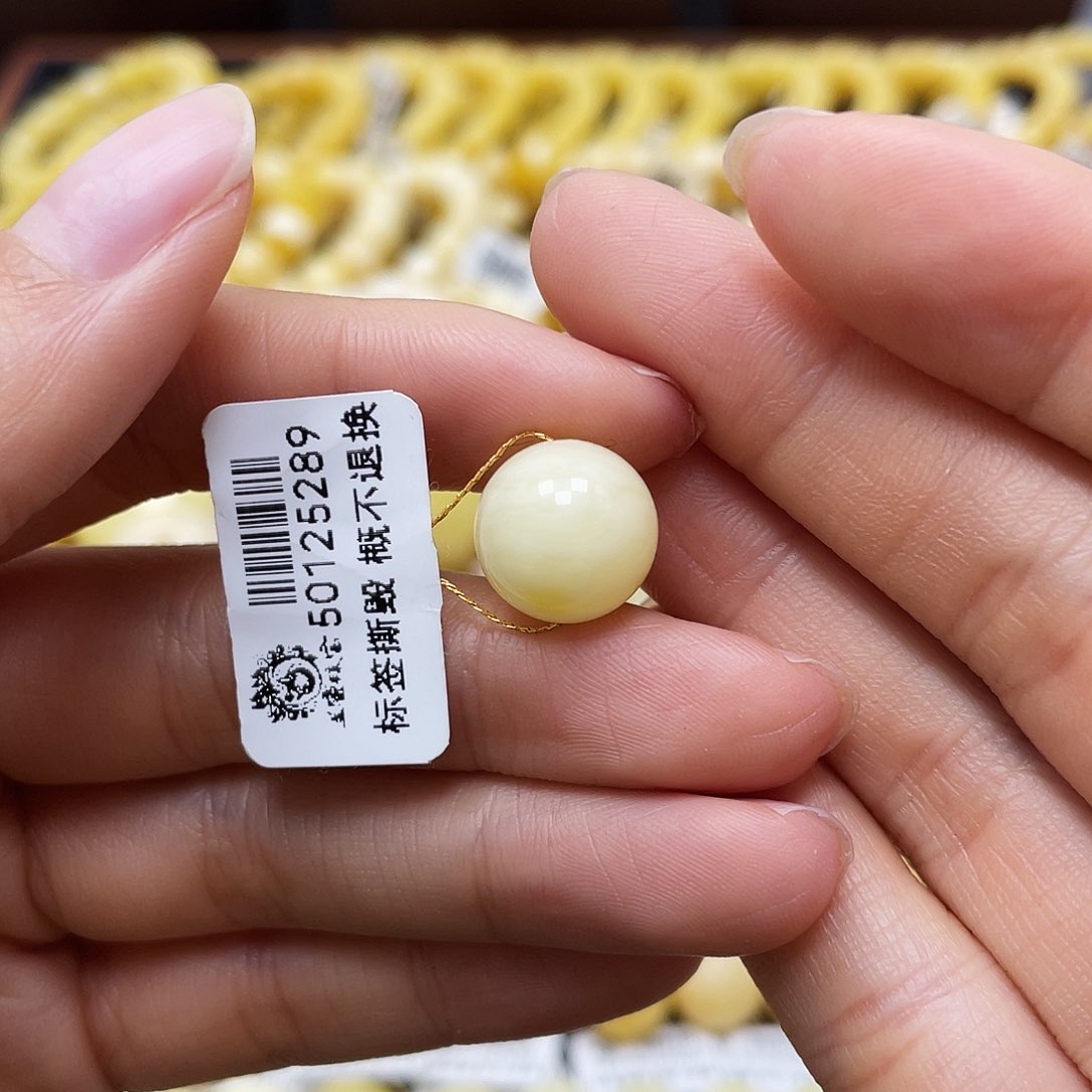 蜜蜡裸石未镶嵌圆珠12.1mm福利（瑕）