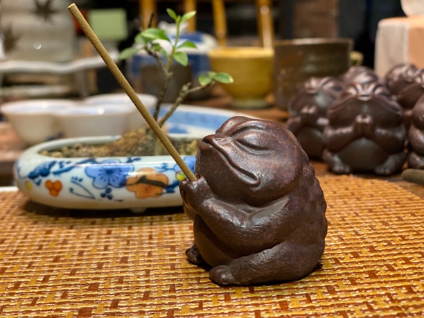 手改香插，实心紫砂，粗细香兼容（5X4.5）