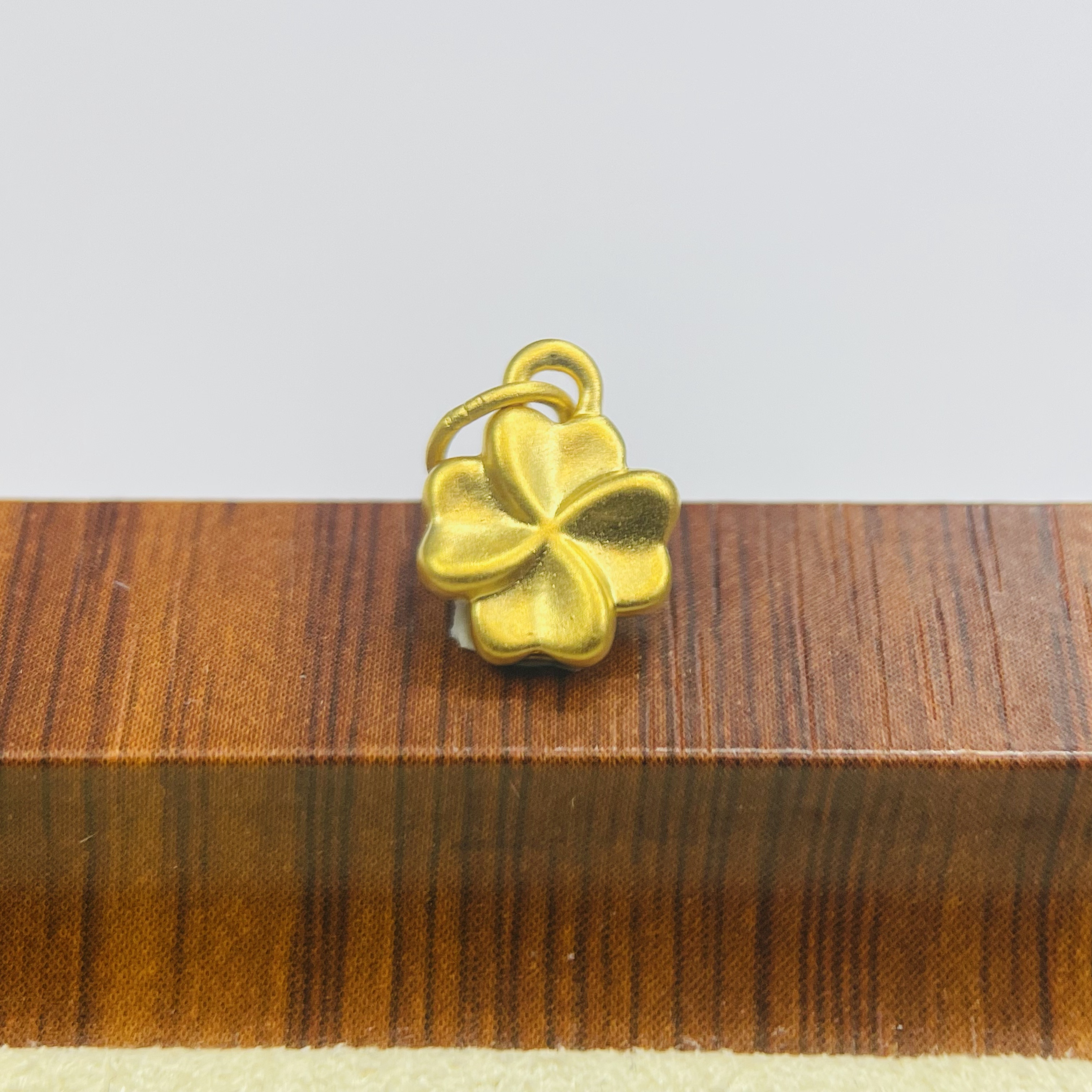 君潮黄金足金999幸运草磨砂提溜DP0088-0280