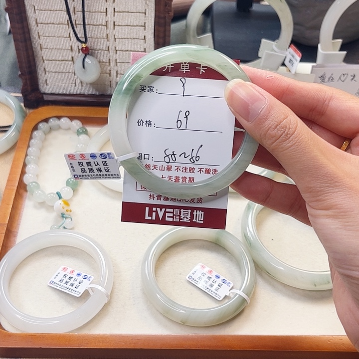 石英质玉未镶嵌手镯9