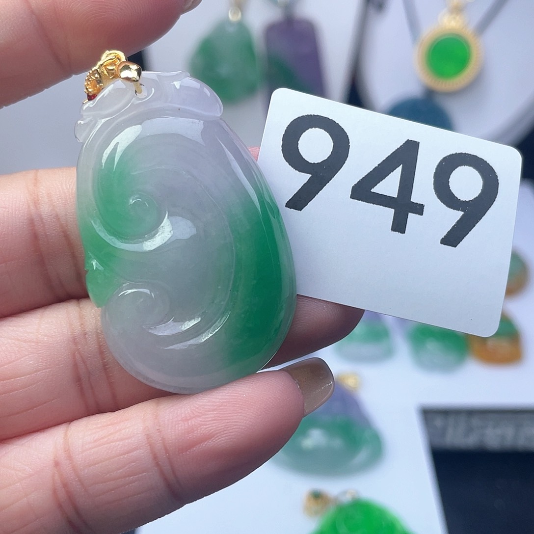 翡翠吊坠(赠链)未镶嵌